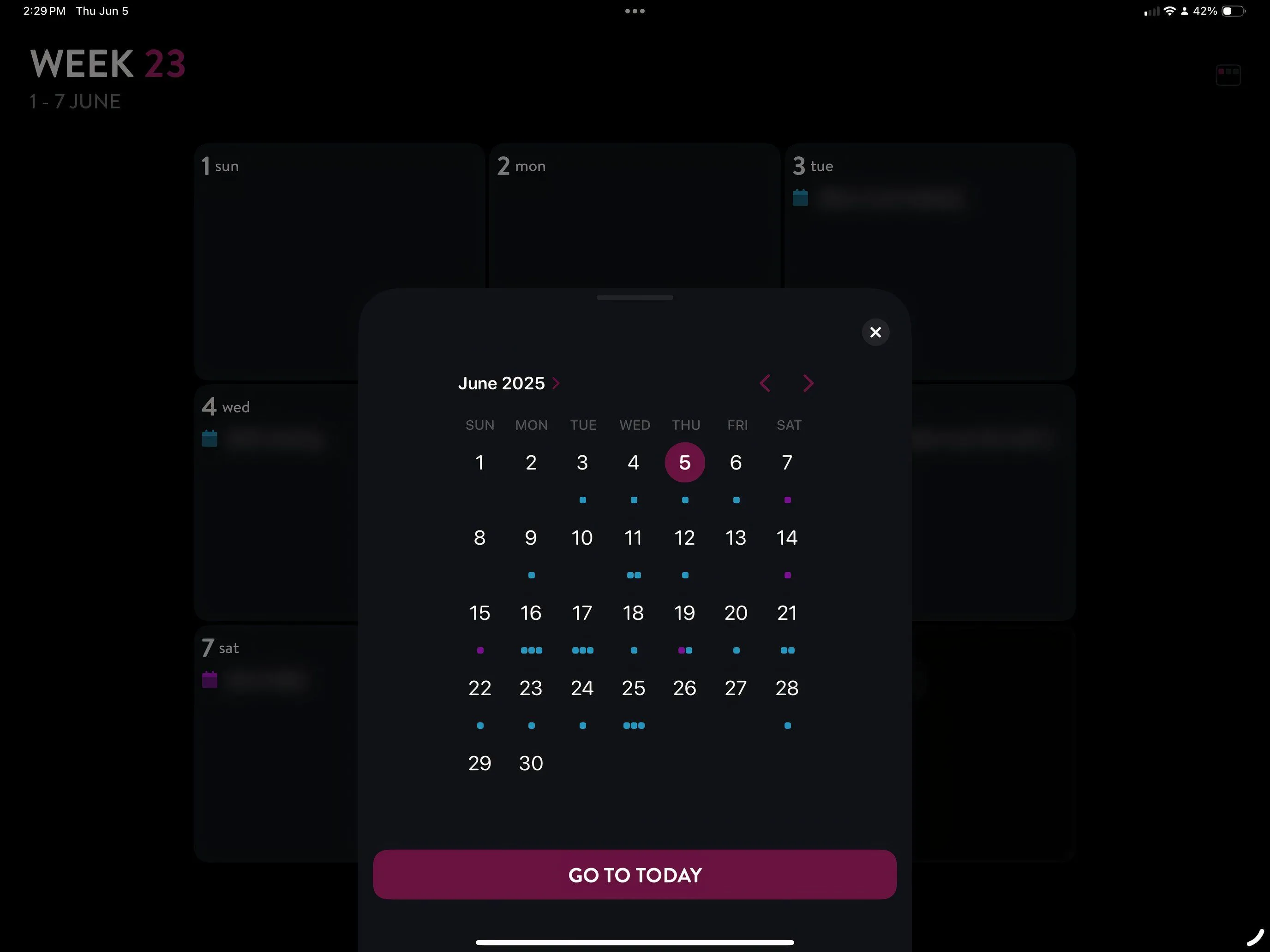 Màn hình ứng dụng Moleskine Planner hiển thị giao diện lịch trình và danh sách công việc trên iPad, thể hiện khả năng sắp xếp kế hoạch cá nhân hóa.