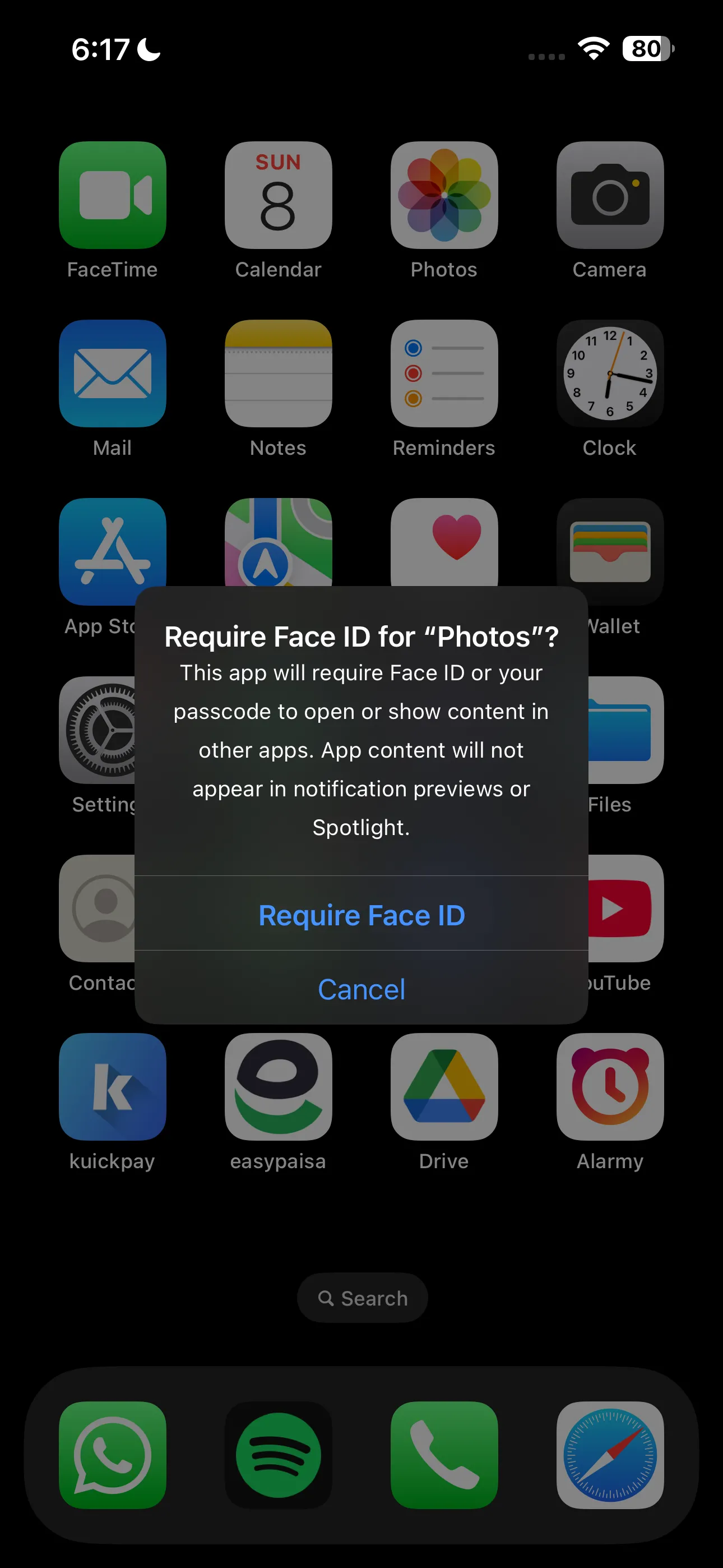 Làm Mờ Màn Hình iPhone Hiệu Quả: Bí Quyết Giảm “Điểm Trắng” và Tối Ưu Trải Nghiệm Ban Đêm