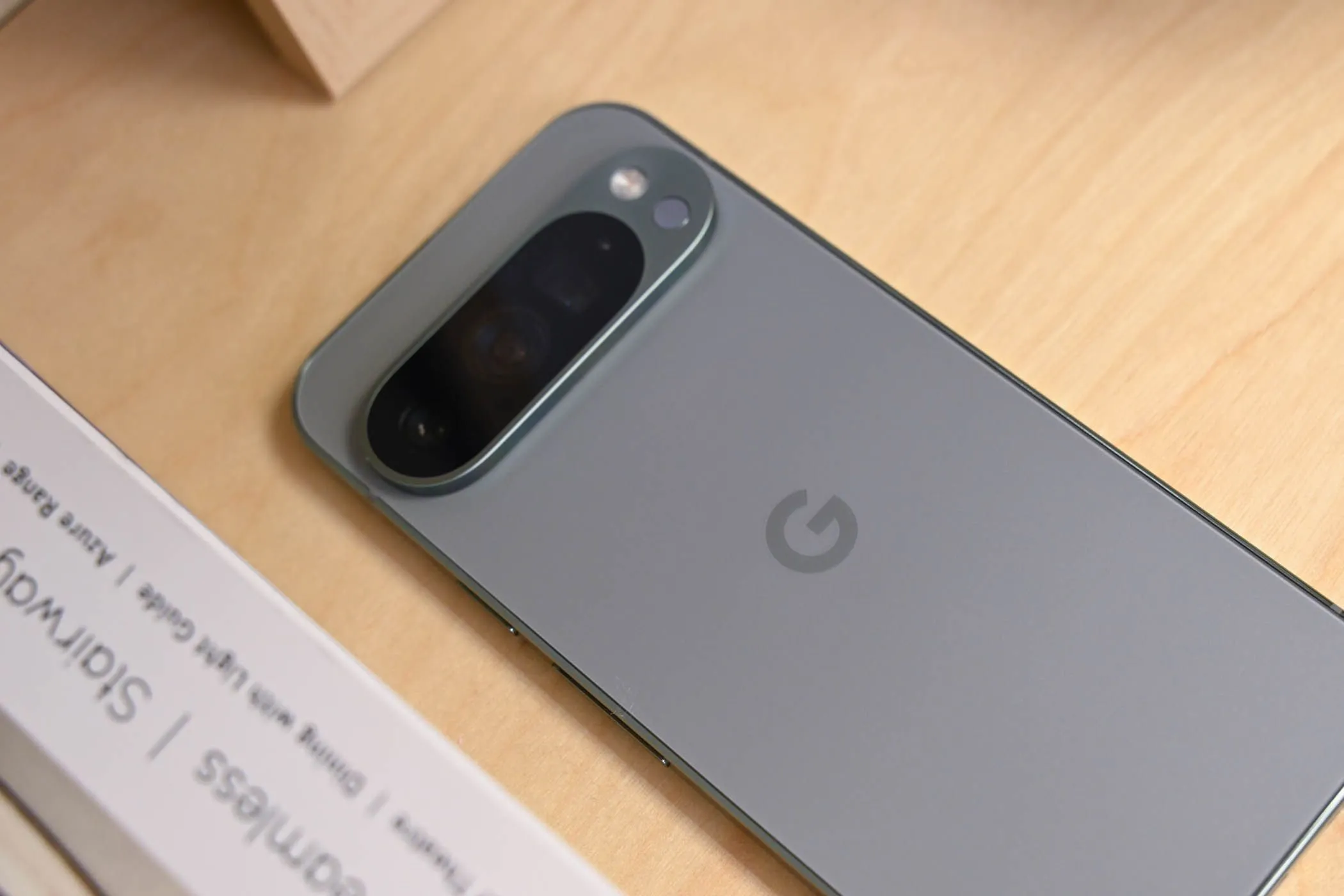 Mặt lưng Google Pixel 9 Pro