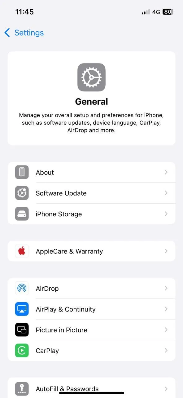 Menu cài đặt chung trên iPhone, hiển thị tùy chọn Cập nhật phần mềm