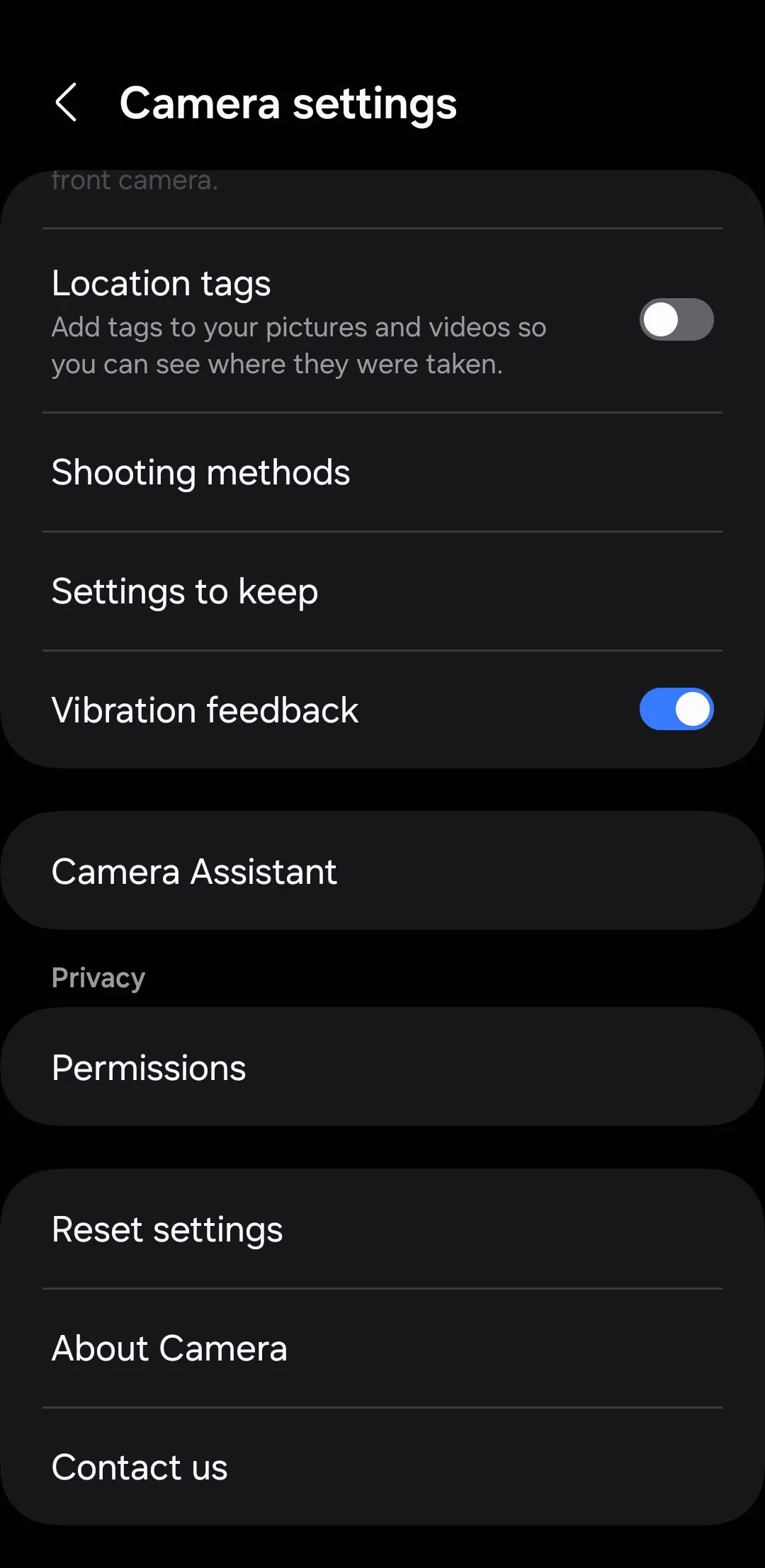Menu cài đặt ứng dụng camera trên điện thoại Samsung, hiển thị tùy chọn Trợ lý Camera để tinh chỉnh