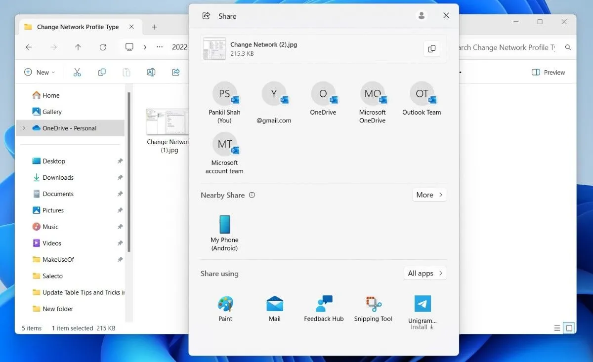 Menu chia sẻ tệp tin trong File Explorer của Windows 11, hiển thị các tùy chọn gửi qua email, Nearby Sharing và ứng dụng
