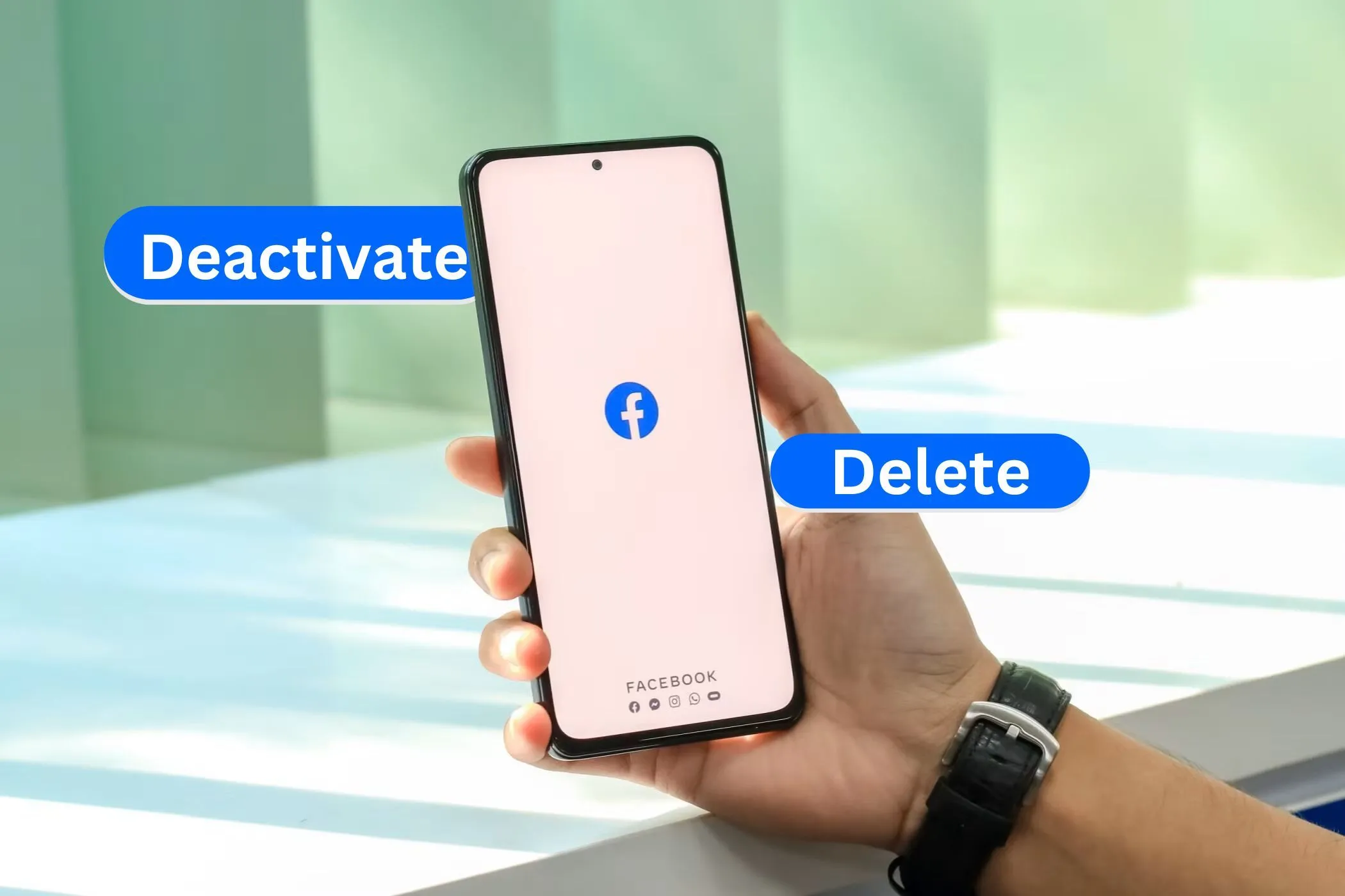 Một chiếc điện thoại hiển thị ứng dụng Facebook với tùy chọn vô hiệu hóa và xóa tài khoản, minh họa quá trình xóa dữ liệu cá nhân