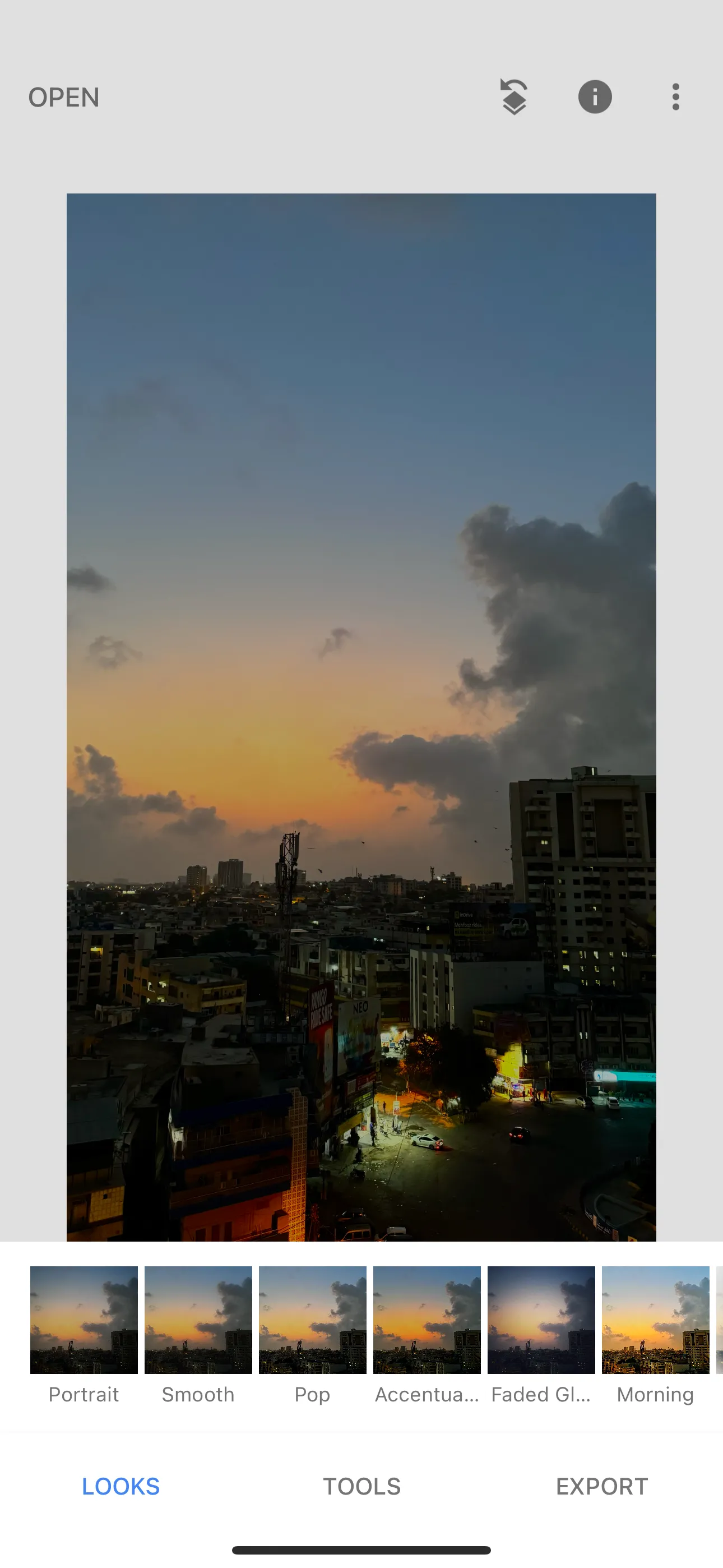 Một hình ảnh đang được mở và chỉnh sửa trong trình chỉnh sửa Snapseed của Google