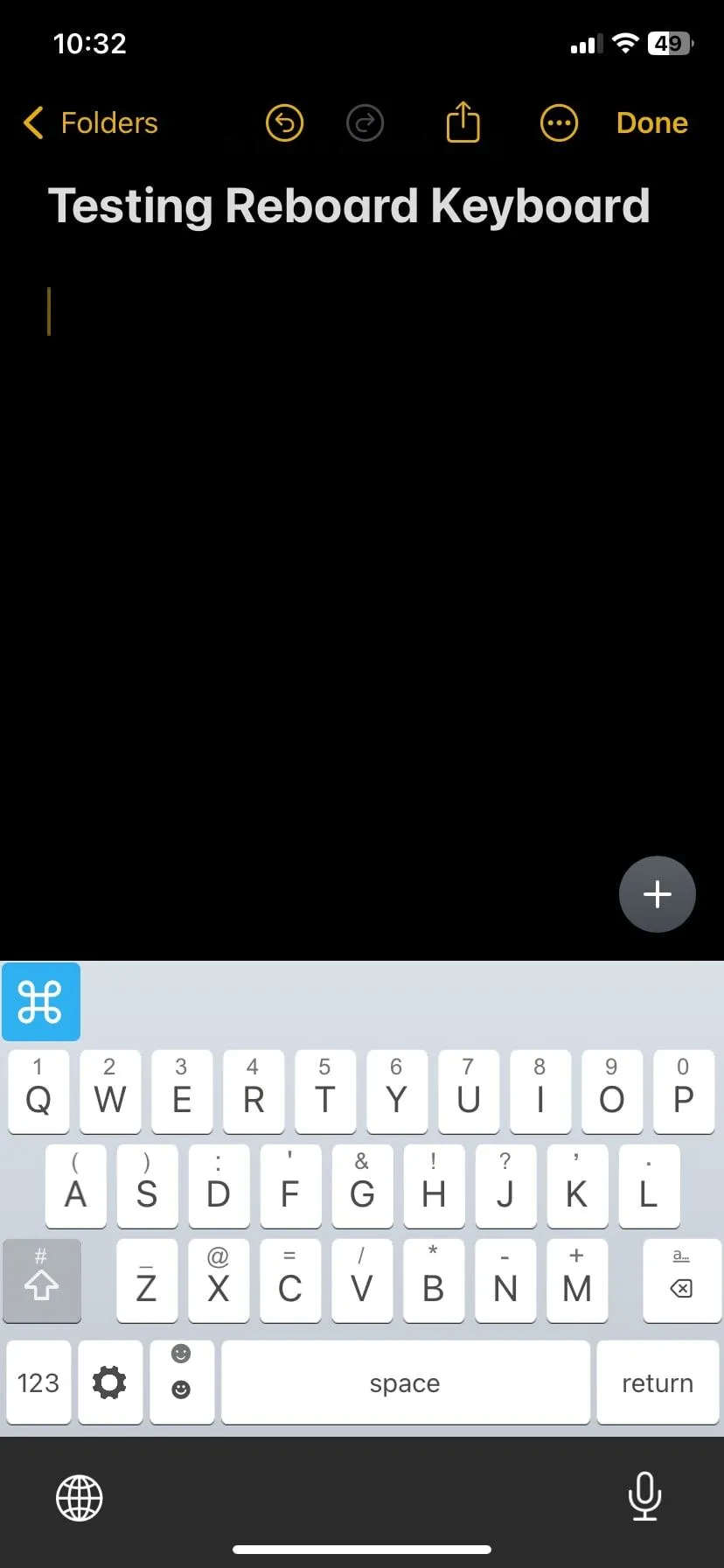 Người dùng trải nghiệm gõ phím ReBoard trên ứng dụng Ghi chú của iPhone