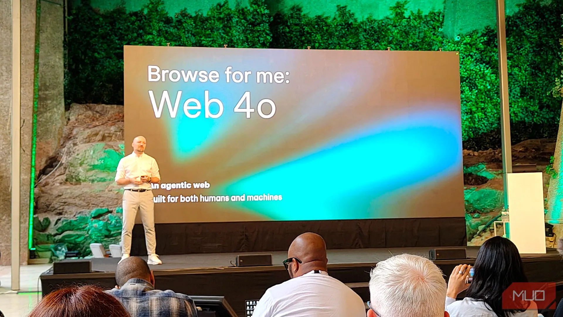 Slide trình bày về Web 4o tại sự kiện Opera Browser Days, thể hiện tầm nhìn của Opera về tương lai trình duyệt AI và các tác nhân thông minh.