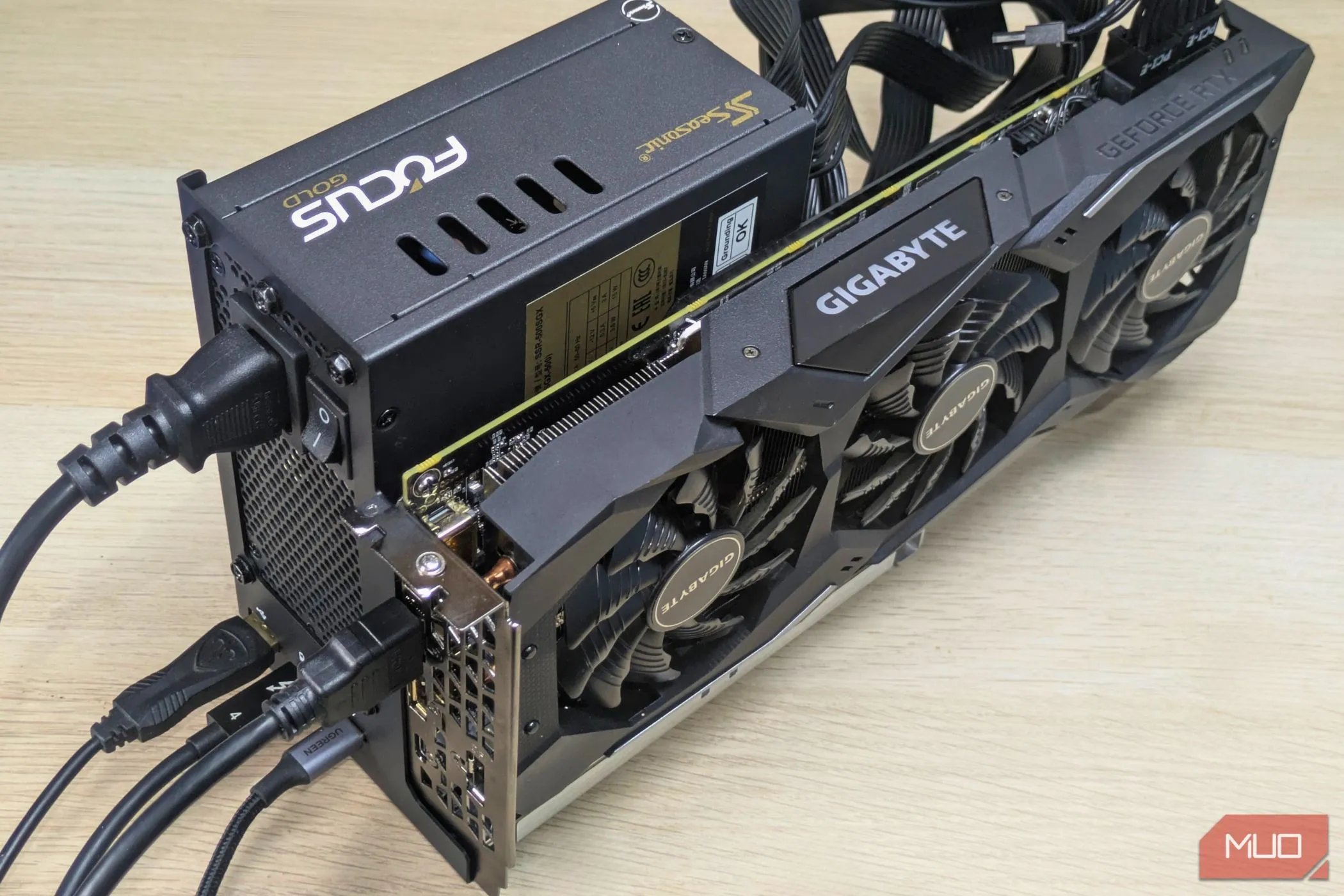 Sử dụng các tính năng USB docking trên eGPU đã lắp ráp hoàn chỉnh