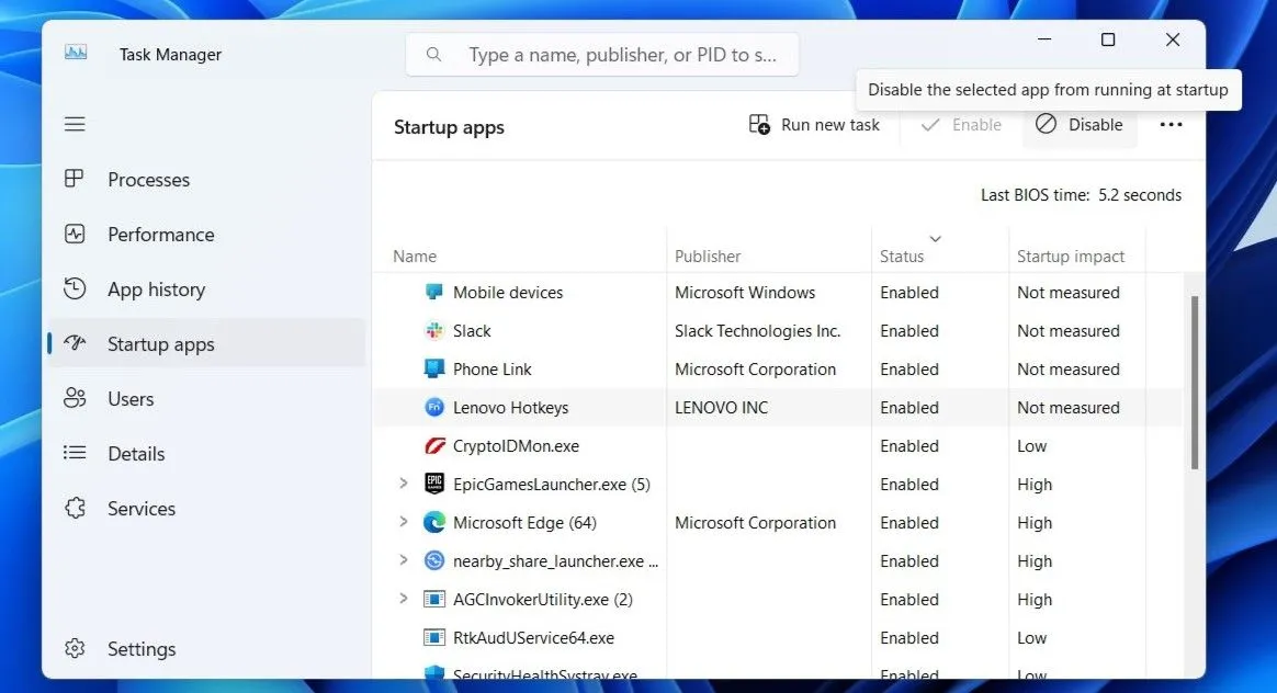 Tab Ứng dụng khởi động (Startup Apps) trong Trình quản lý Tác vụ (Task Manager) của Windows 11, hiển thị danh sách các ứng dụng được cấu hình để chạy khi khởi động.