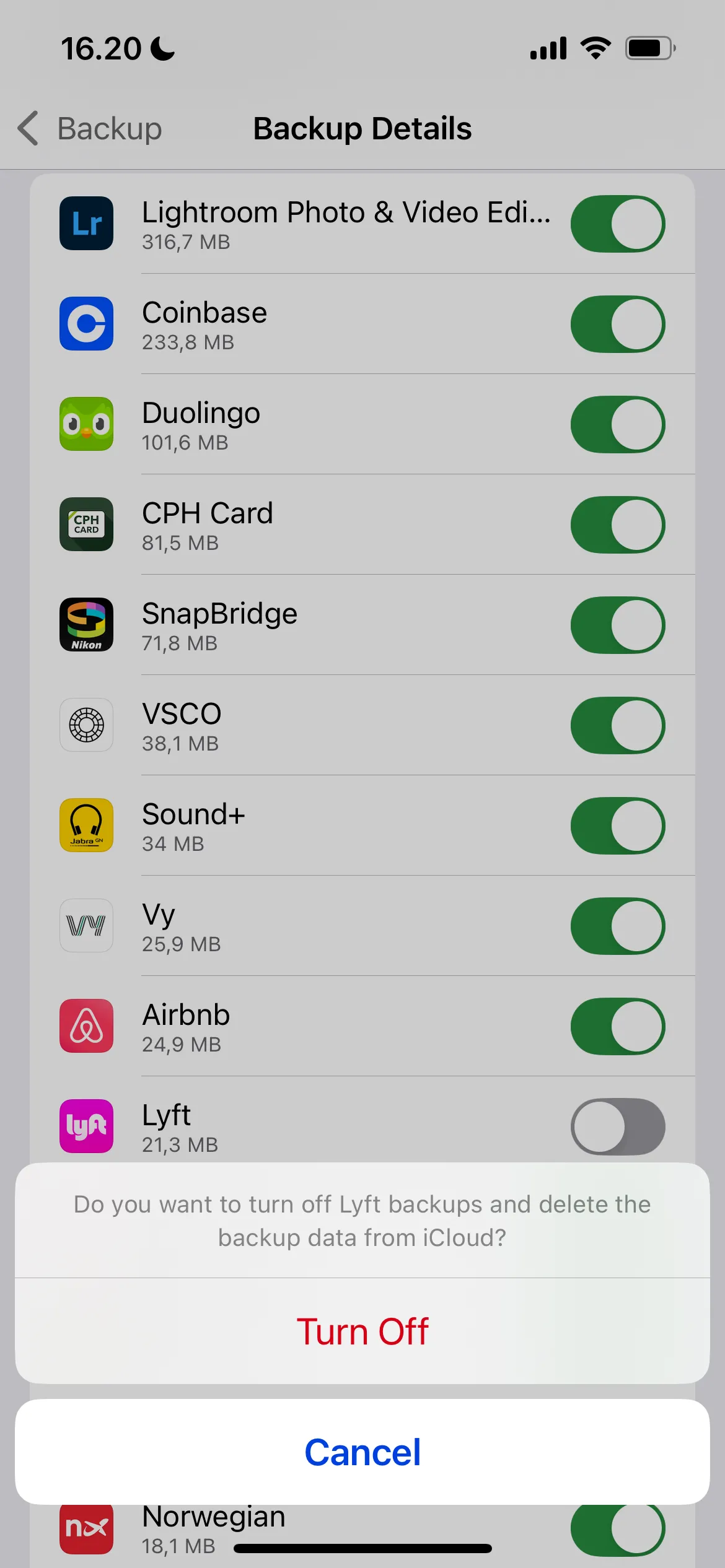 Thao tác tắt sao lưu dữ liệu cho từng ứng dụng cụ thể trong cài đặt iCloud trên iPhone.