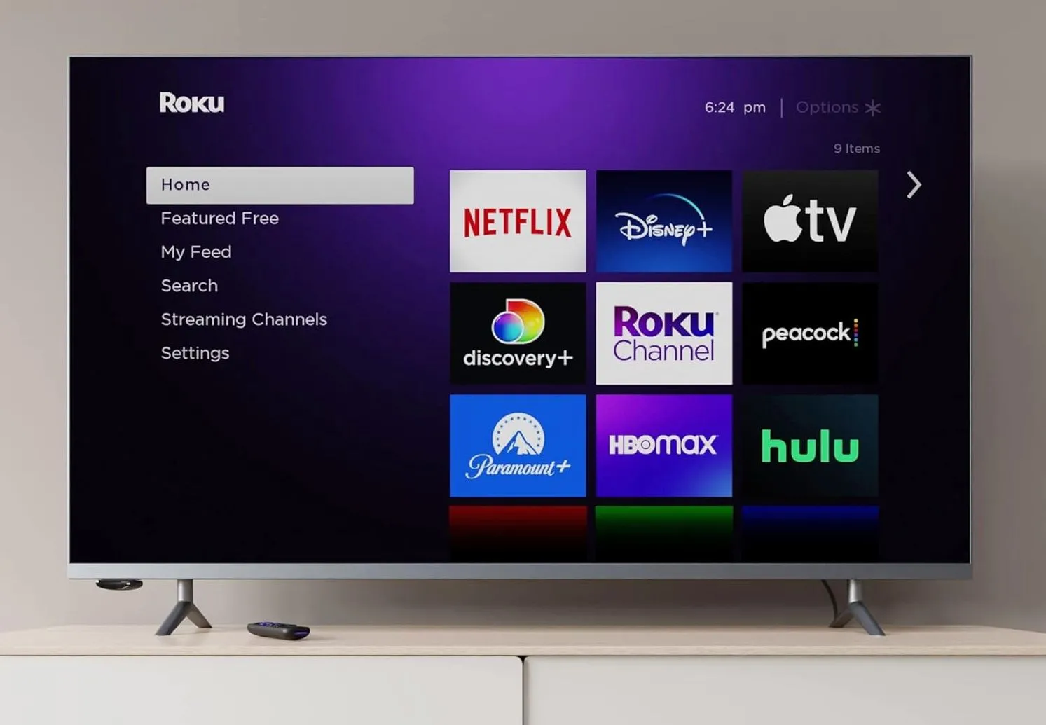 Thiết bị streaming Roku Express nhỏ gọn màu đen với remote điều khiển đi kèm, giúp biến TV thường thành TV thông minh.