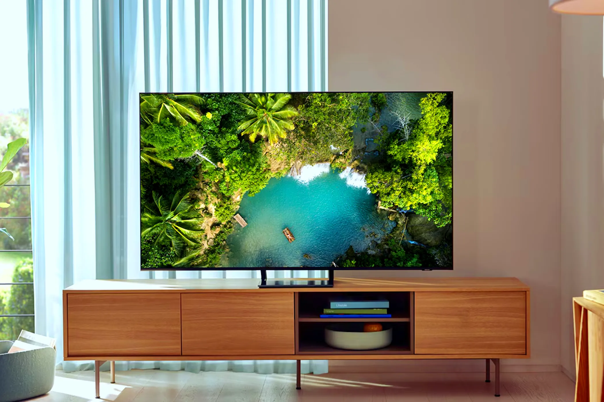 Tivi Samsung QLED trong phòng khách hiện đại