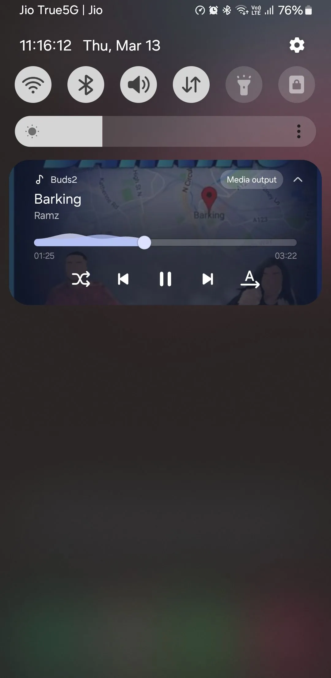 Trình phát nhạc trên bảng thông báo điện thoại Samsung