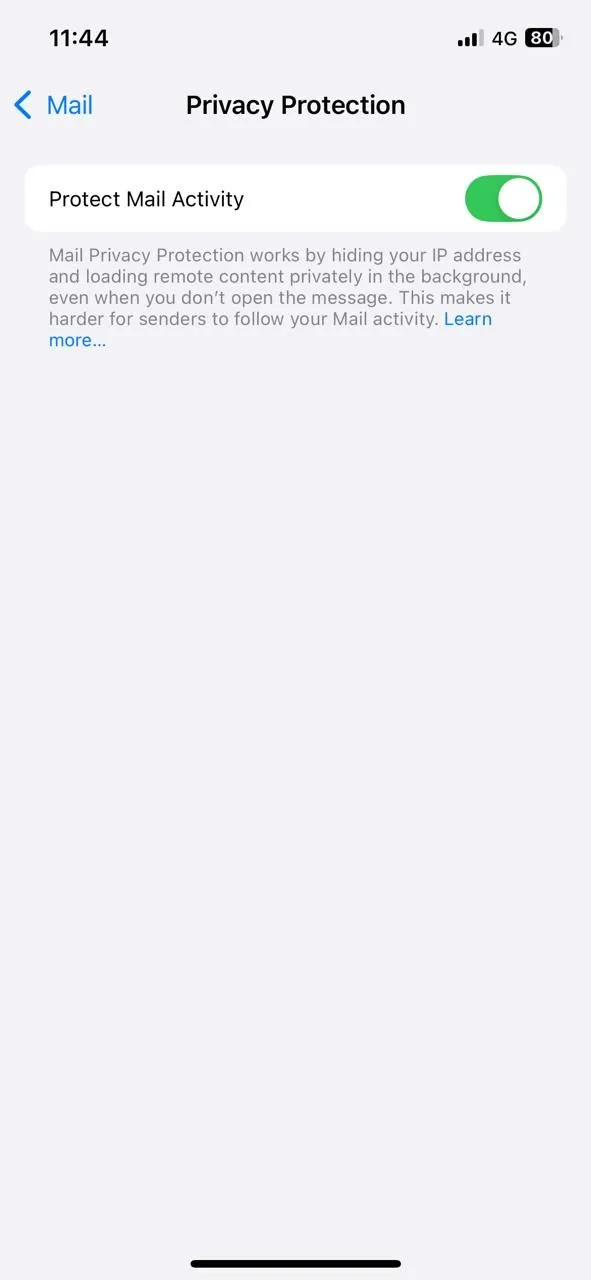 Tùy chọn Bảo vệ Hoạt động Thư trong cài đặt quyền riêng tư email trên iPhone