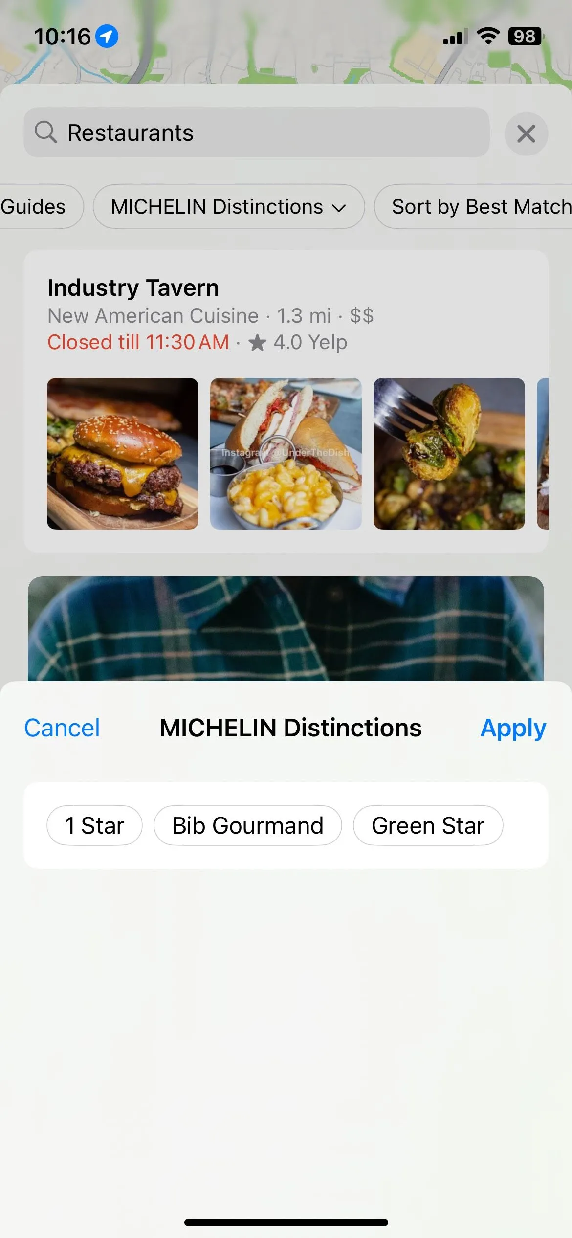 Tùy chọn bộ lọc Michelin Distinctions trong Apple Maps, cho phép người dùng tìm kiếm nhà hàng đạt chuẩn Sao Michelin, Bib Gourmand hoặc Green Star.