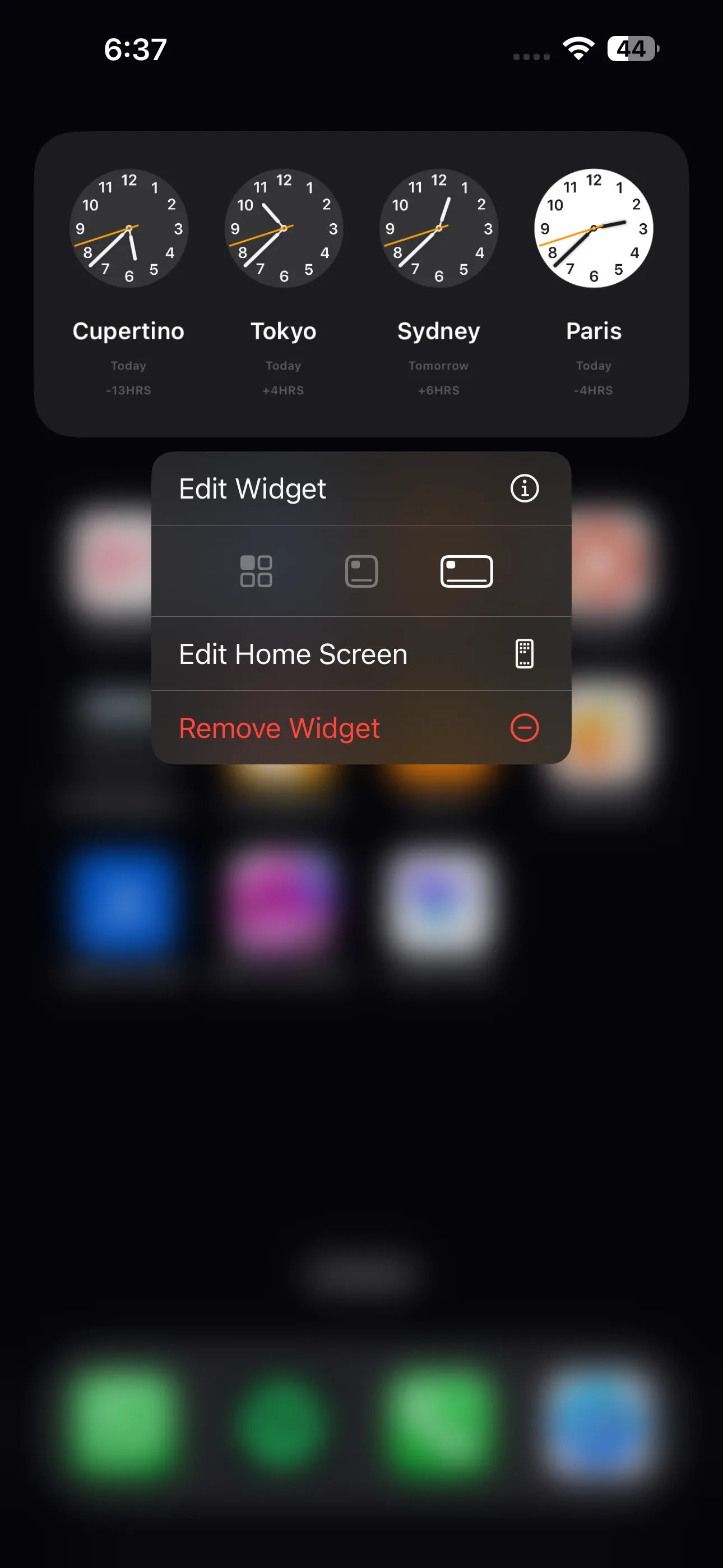 Tùy chọn chỉnh sửa khi nhấn giữ tiện ích Đồng hồ hình chữ nhật trên iPhone