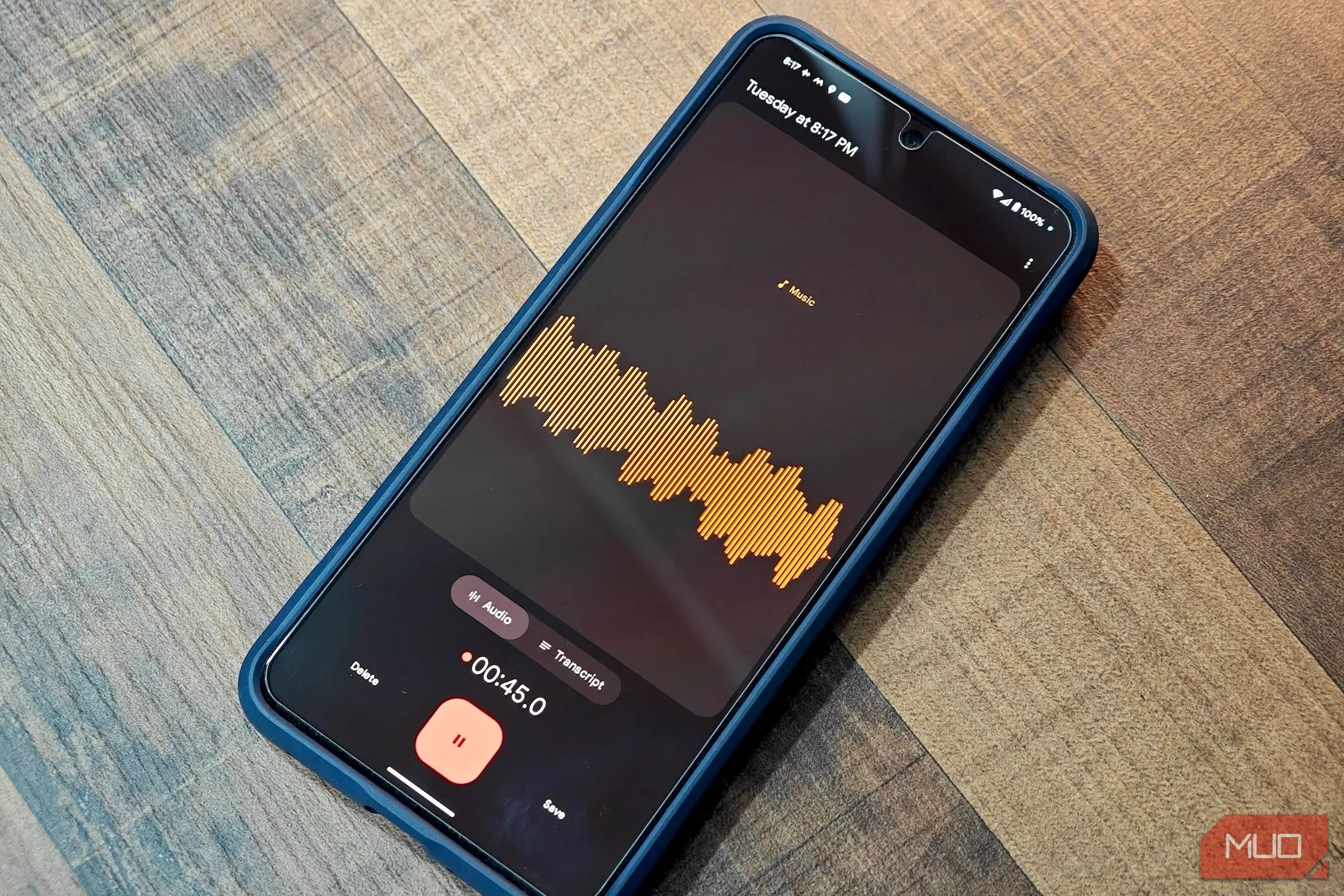 Ứng dụng Pixel Recorder trên điện thoại Pixel 8 Pro đang ghi âm